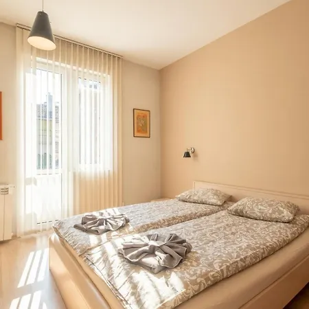 Charming Flat On The Theatre Street Of 公寓
