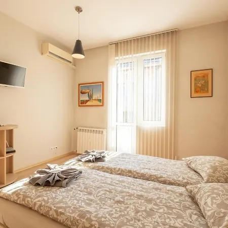 Charming Flat On The Theatre Street Of Sofia