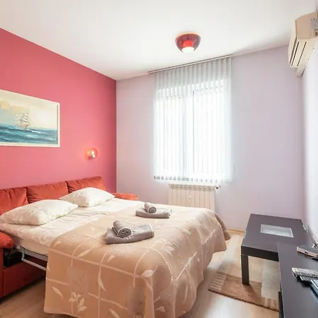 Charming Flat On The Theatre Street Of *