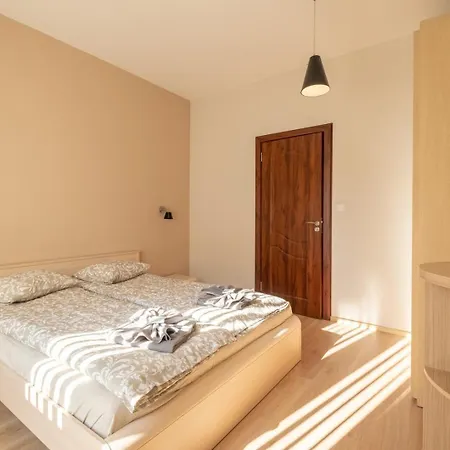 Charming Flat On The Theatre Street Of Apartmán Sofie
