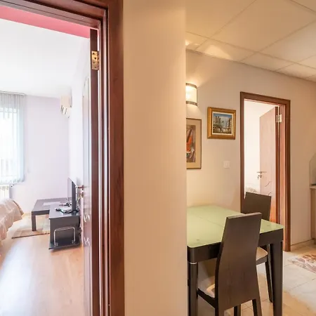 Charming Flat On The Theatre Street Of Apartmán