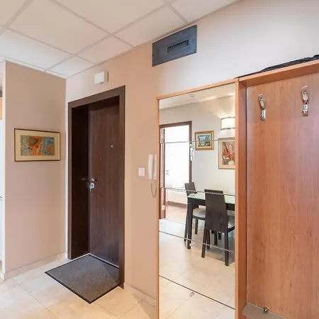 Charming Flat On The Theatre Street Of Sofie