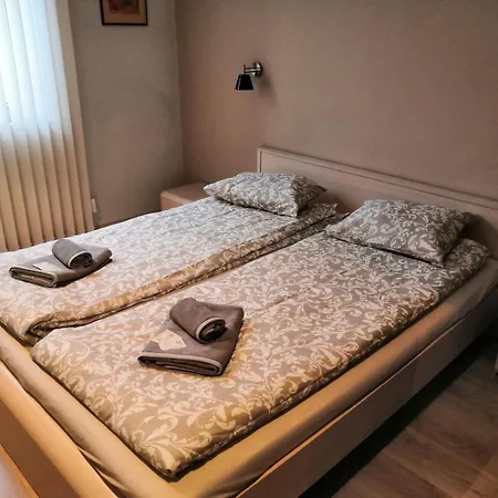 Charming Flat On The Theatre Street Of Apartmán Sofie